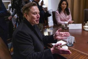 CNN: Elon Musk s-a limitat la interviuri acordate jurnaliÈtilor care Ã®l laudÄ Èi care nu-l pun Ã®n dificultate